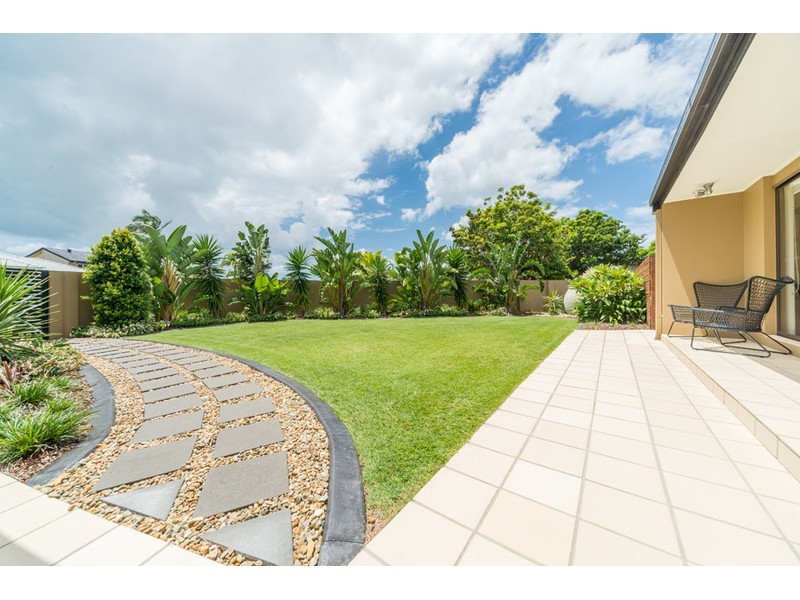 9 Erave Avenue, Runaway Bay QLD 4216