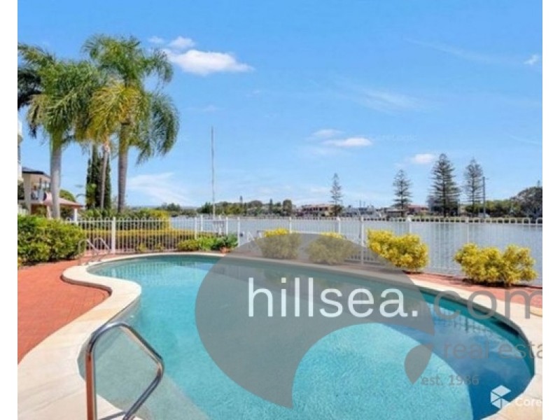 2/3 Vernia Place, Biggera Waters QLD 4216