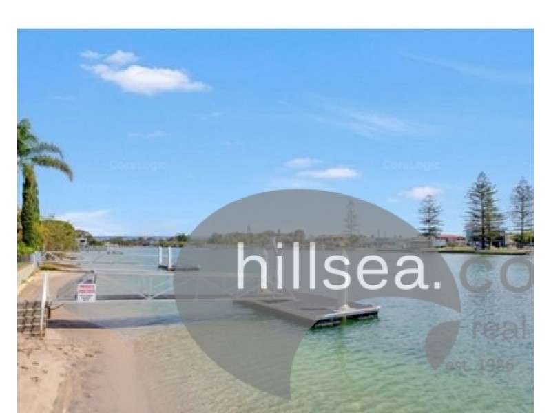 2/3 Vernia Place, Biggera Waters QLD 4216