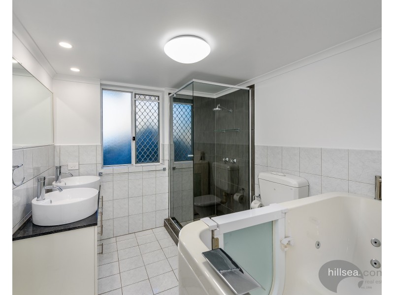 2/3 Vernia Place, Biggera Waters QLD 4216