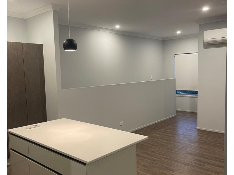 2/3 Michigan Drive, Oxenford QLD 4210