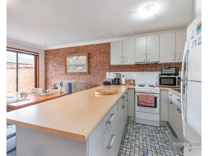 20 Donald Avenue, Paradise Point QLD 4216