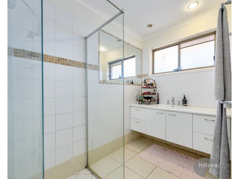 2/34 Shoveller Avenue, Paradise Point QLD 4216