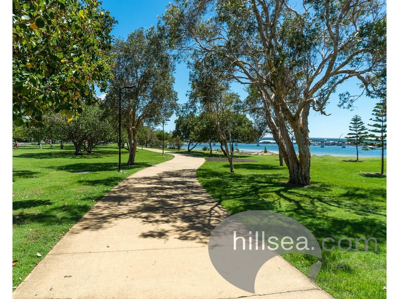 2/34 Shoveller Avenue, Paradise Point QLD 4216