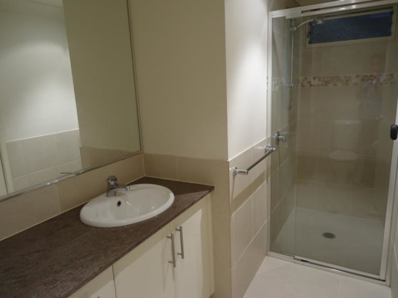 2/11 Mallard Ave, Paradise Point QLD 4216