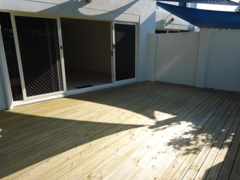 2/11 Mallard Ave, Paradise Point QLD 4216