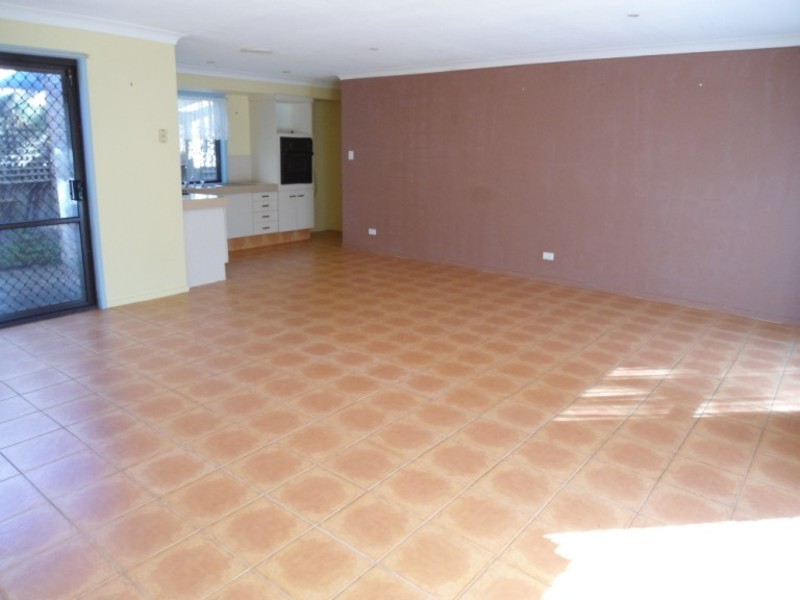 1/22 Nina Parade, Arundel QLD 4214