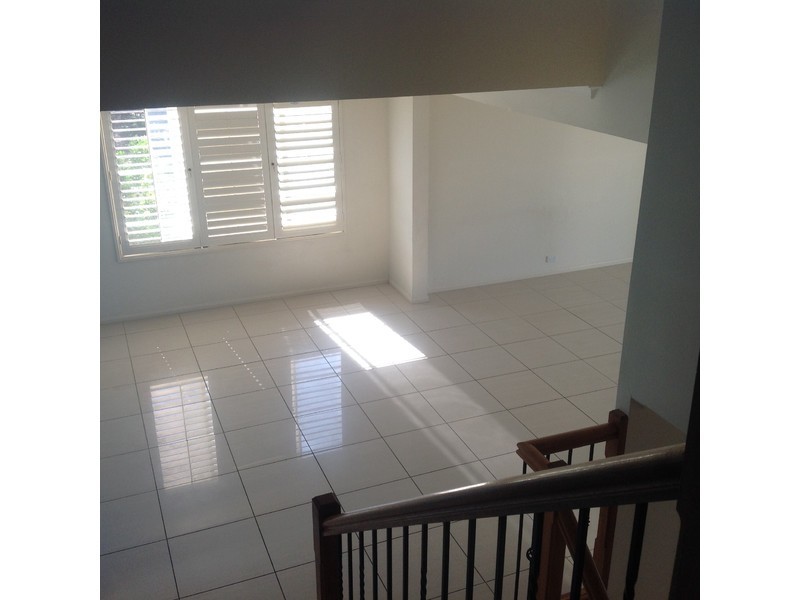 101 Crestwood Drive, Molendinar QLD 4214