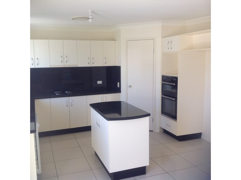 101 Crestwood Drive, Molendinar QLD 4214