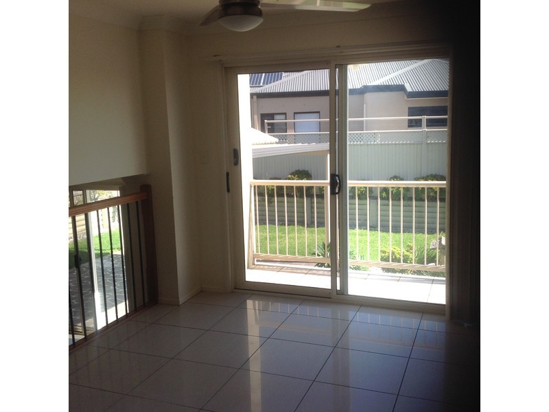 101 Crestwood Drive, Molendinar QLD 4214