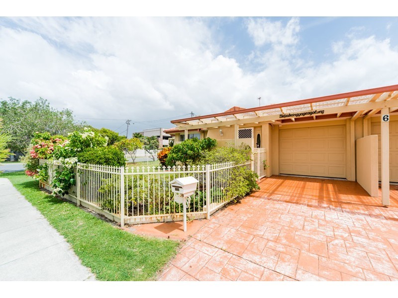 1/6 Rosalind Avenue, Paradise Point QLD 4216