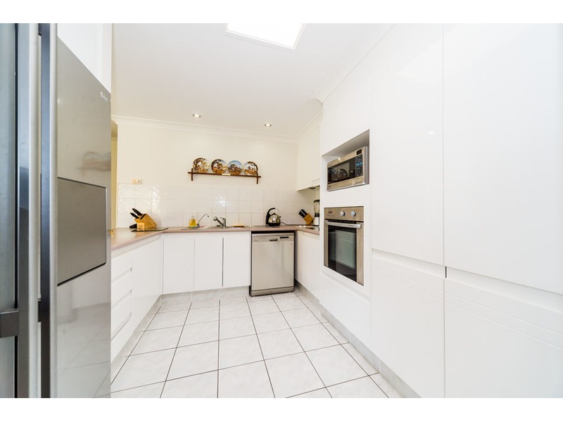 1/6 Rosalind Avenue, Paradise Point QLD 4216