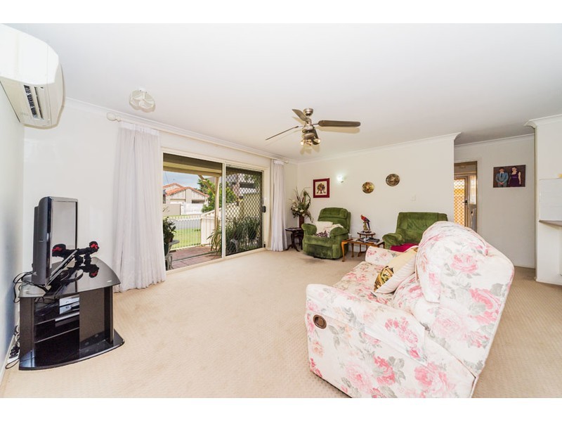 1/6 Rosalind Avenue, Paradise Point QLD 4216