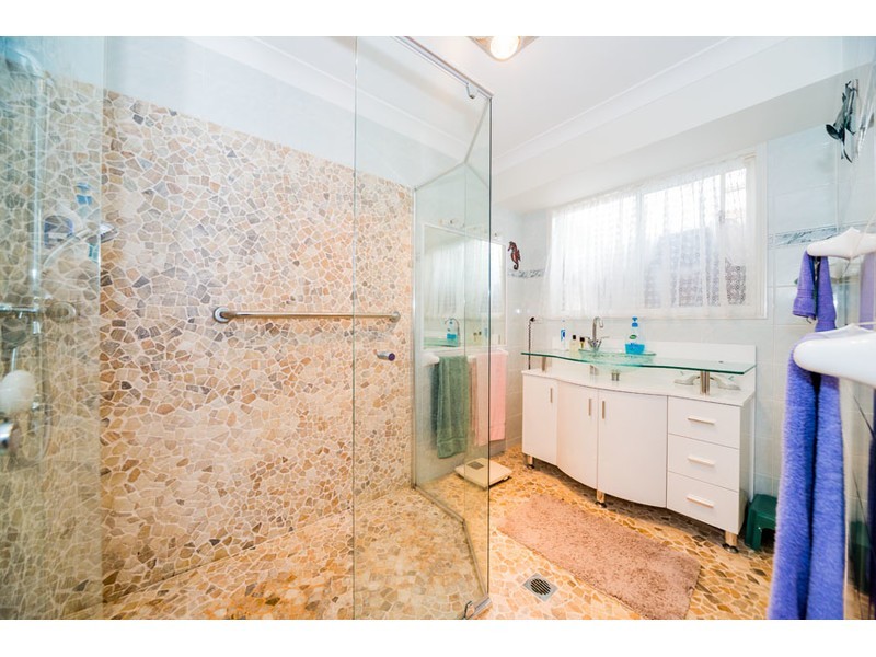 1/6 Rosalind Avenue, Paradise Point QLD 4216