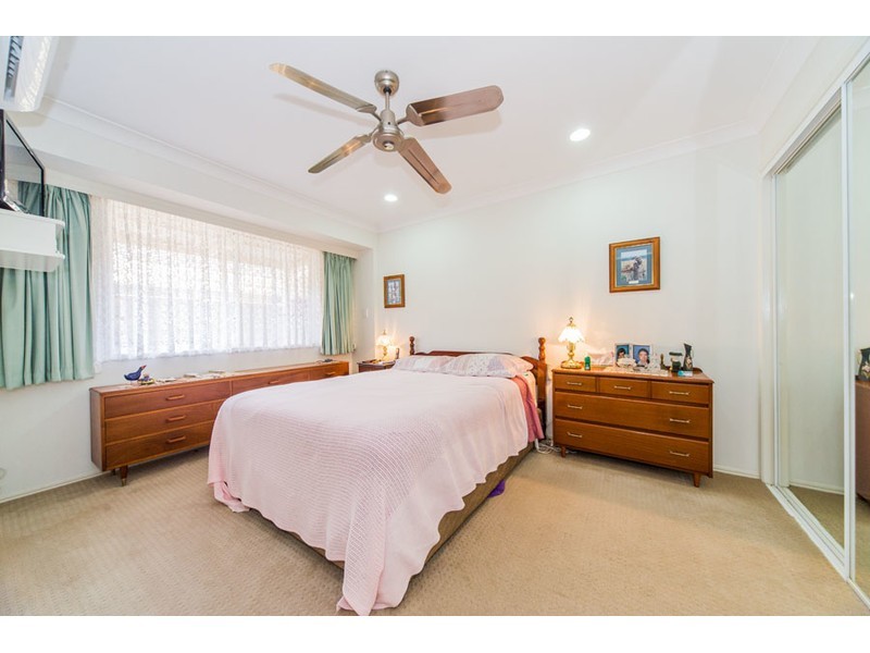 1/6 Rosalind Avenue, Paradise Point QLD 4216