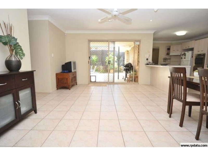 7 Inverness Ave, Parkwood QLD 4214