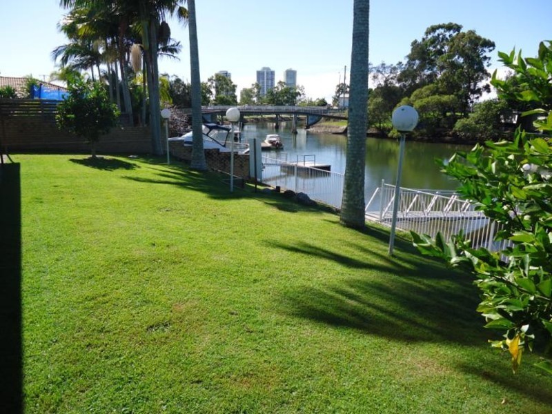 8 Clipper Court, Biggera Waters QLD 4216