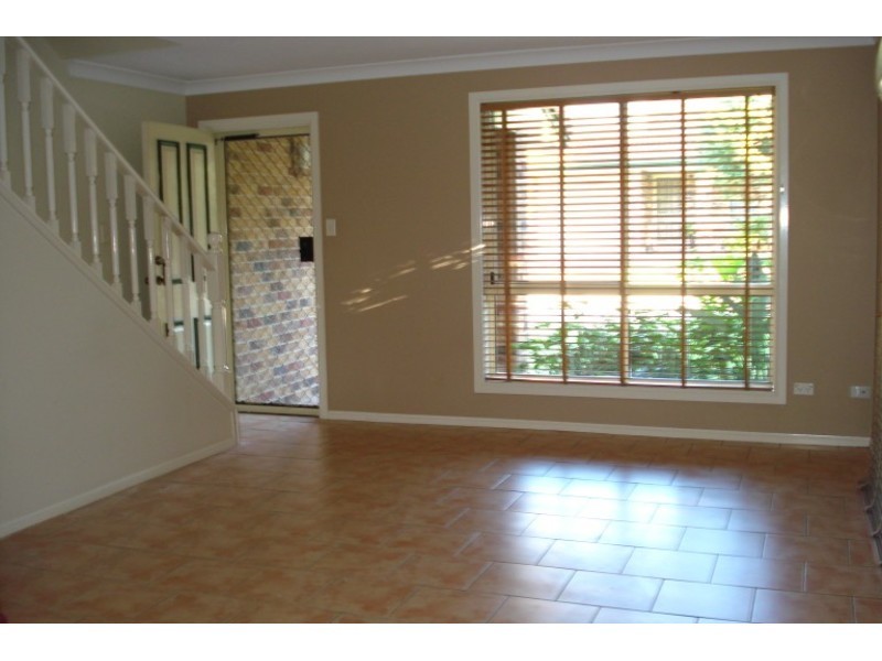 4/33 Government Road, Labrador QLD 4215