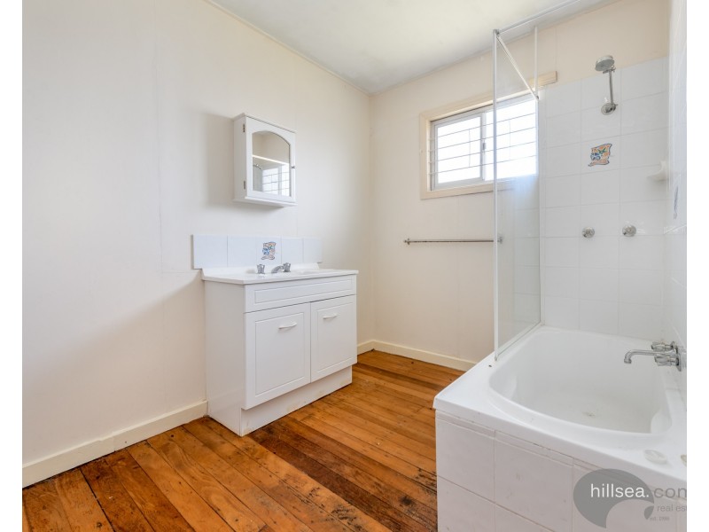 24 Jacaranda Avenue, Hollywell QLD 4216