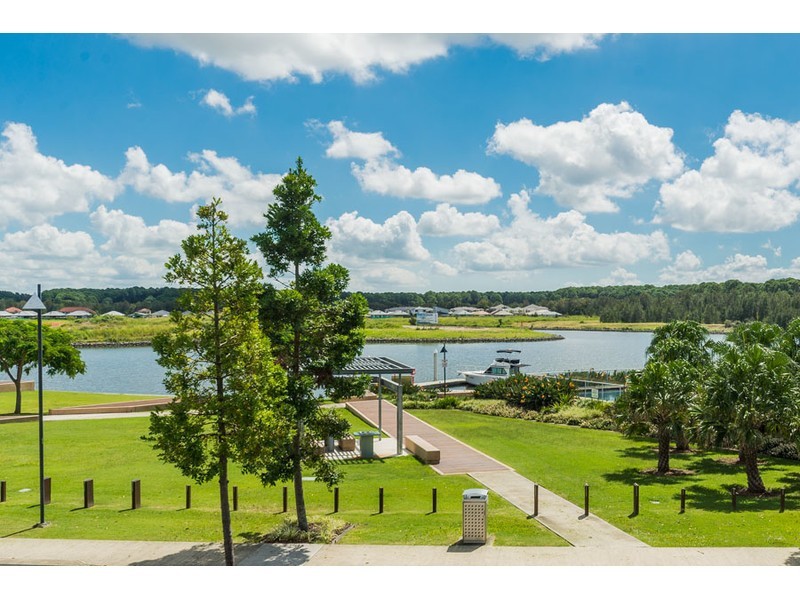 10 Cova Boulevard, Hope Island QLD 4212