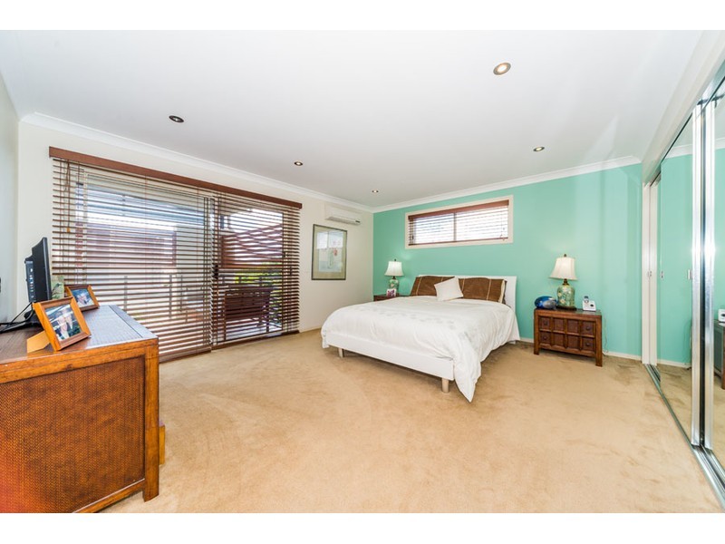 10 Cova Boulevard, Hope Island QLD 4212