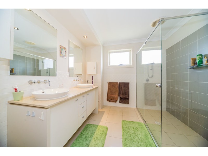 10 Cova Boulevard, Hope Island QLD 4212