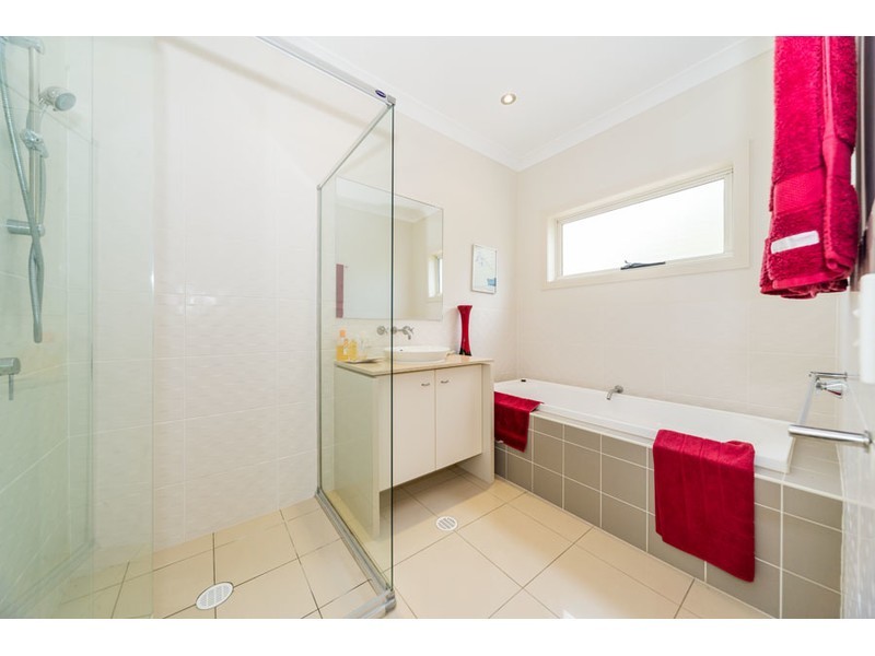 10 Cova Boulevard, Hope Island QLD 4212