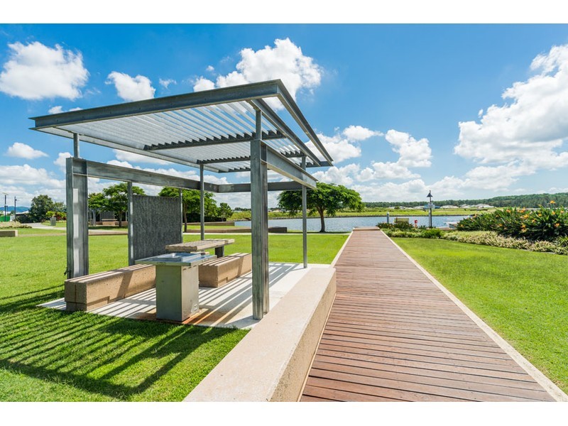 10 Cova Boulevard, Hope Island QLD 4212