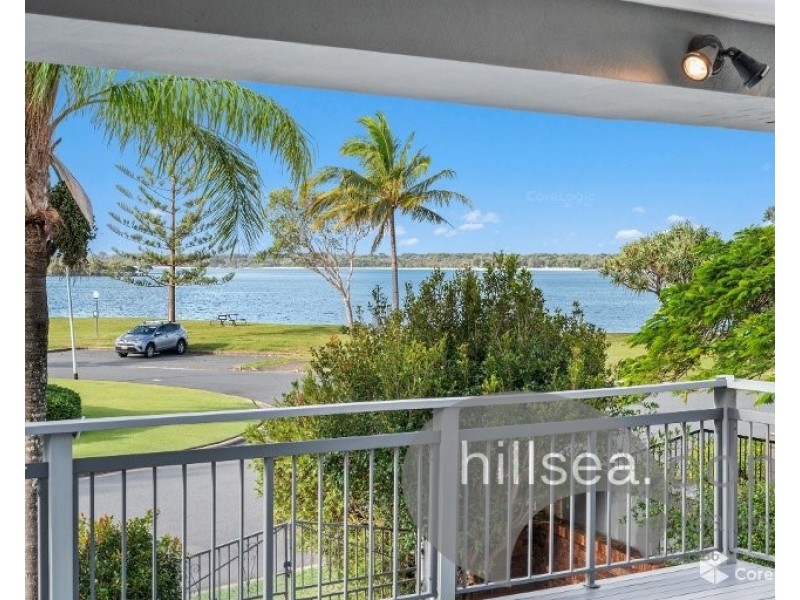 2/2 Runaway Bay Avenue, Runaway Bay QLD 4216