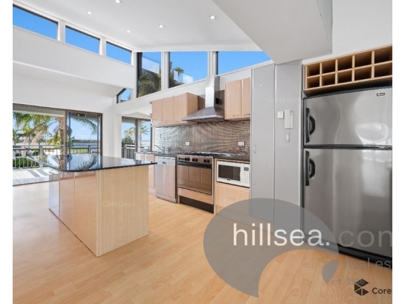 2/2 Runaway Bay Avenue, Runaway Bay QLD 4216