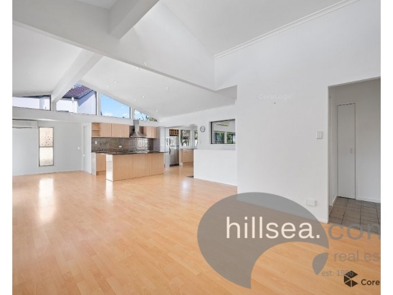 2/2 Runaway Bay Avenue, Runaway Bay QLD 4216