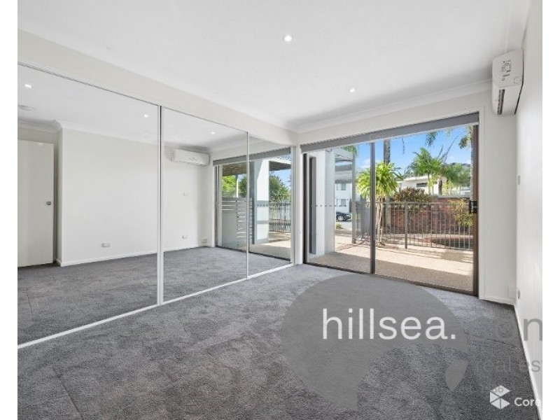 2/2 Runaway Bay Avenue, Runaway Bay QLD 4216