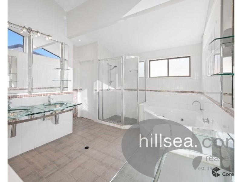 2/2 Runaway Bay Avenue, Runaway Bay QLD 4216