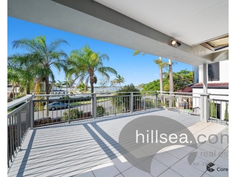 2/2 Runaway Bay Avenue, Runaway Bay QLD 4216