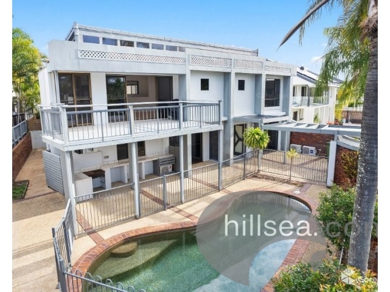 2/2 Runaway Bay Avenue, Runaway Bay QLD 4216