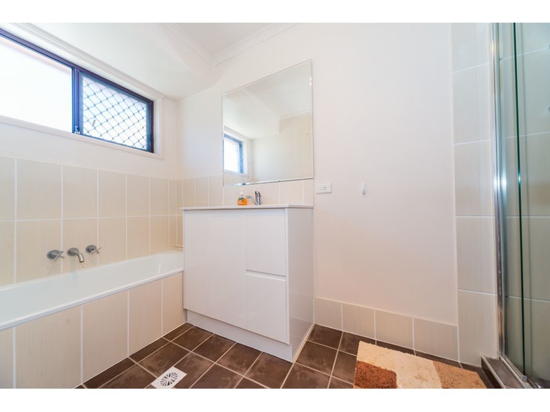 2/102 Kangaroo Avenue, Coombabah QLD 4216