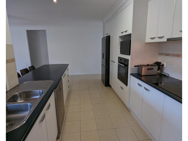 13 Breakspear Road, Molendinar QLD 4214