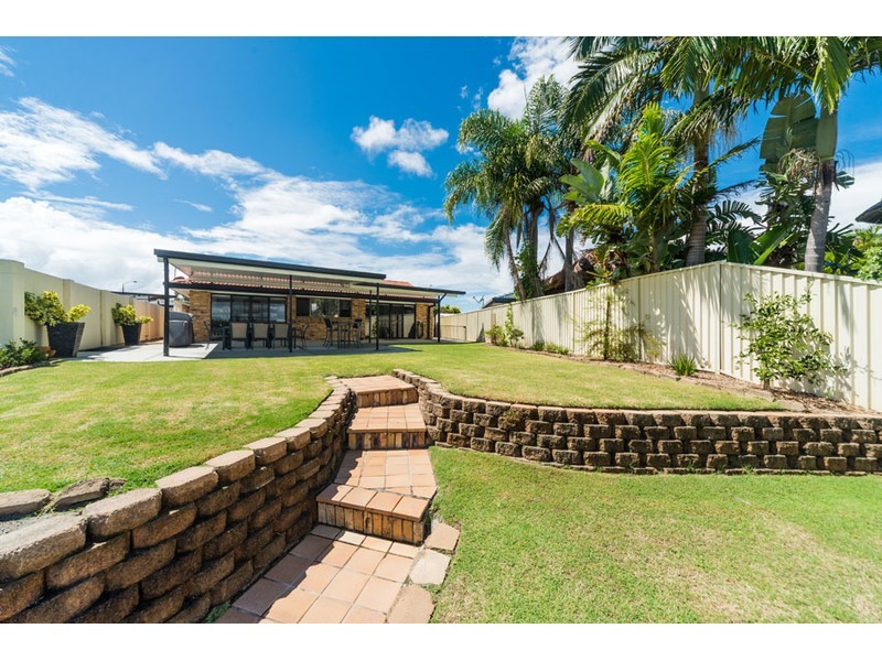 4 Namatjira Street, Paradise Point QLD 4216