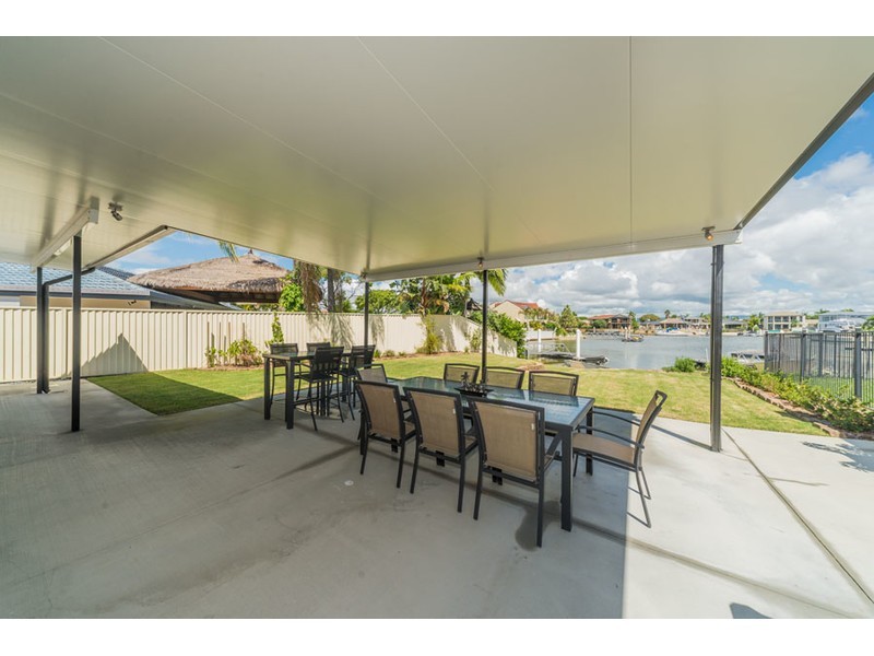 4 Namatjira Street, Paradise Point QLD 4216