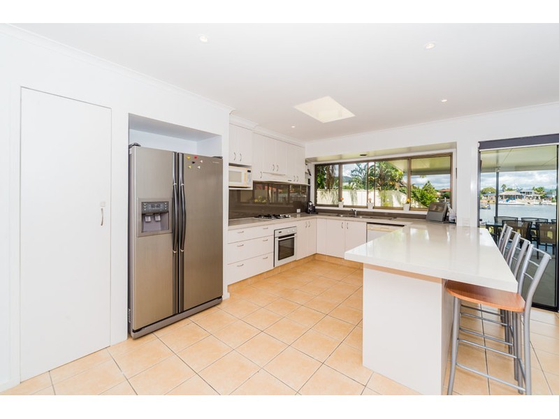 4 Namatjira Street, Paradise Point QLD 4216