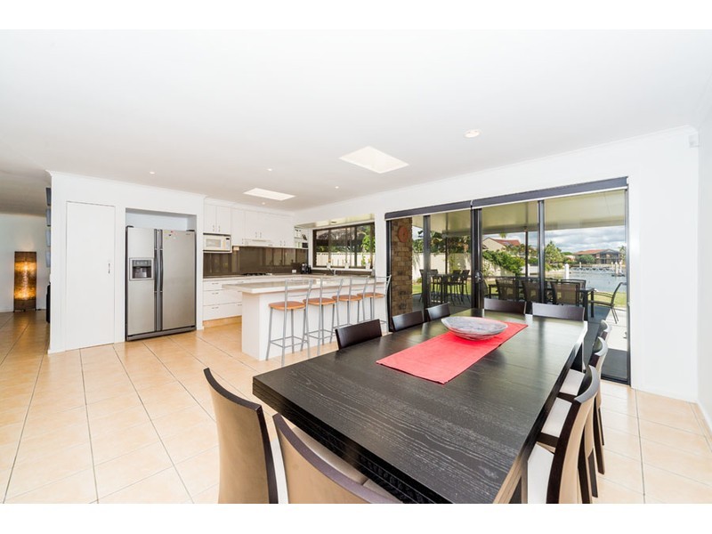 4 Namatjira Street, Paradise Point QLD 4216