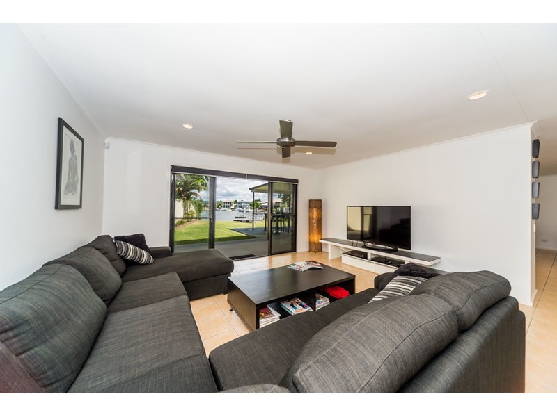 4 Namatjira Street, Paradise Point QLD 4216
