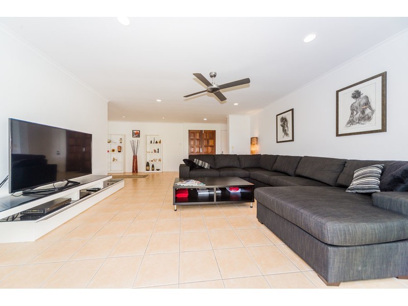 4 Namatjira Street, Paradise Point QLD 4216