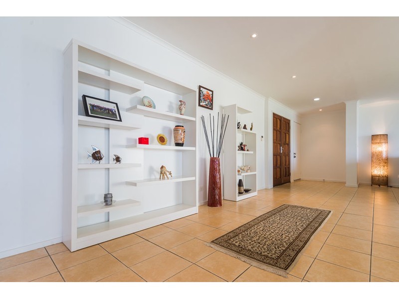 4 Namatjira Street, Paradise Point QLD 4216