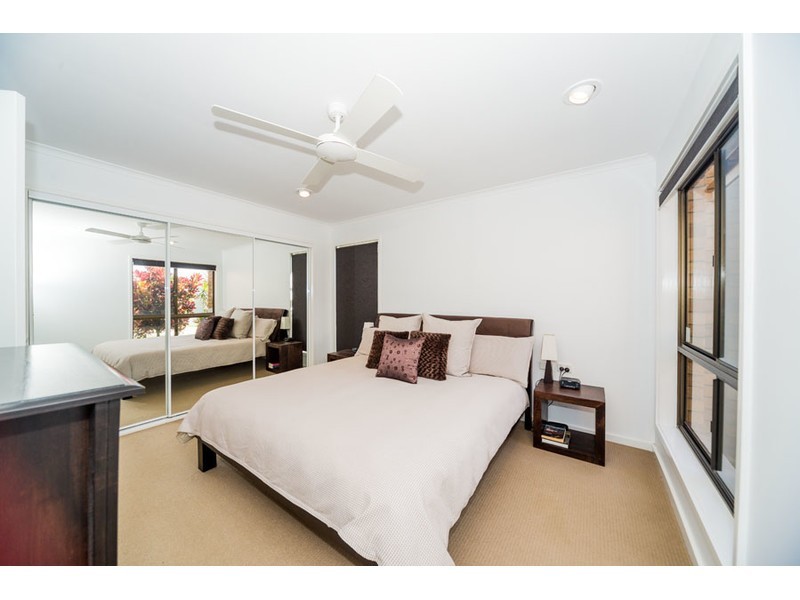 4 Namatjira Street, Paradise Point QLD 4216