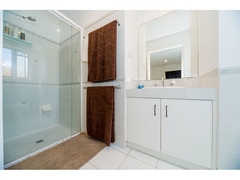 4 Namatjira Street, Paradise Point QLD 4216
