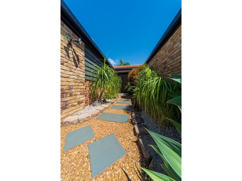 4 Namatjira Street, Paradise Point QLD 4216
