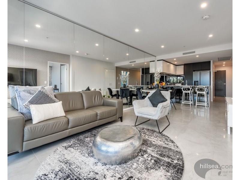 5207/5 Harbour Side Court, Biggera Waters QLD 4216