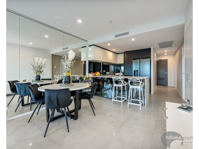 5207/5 Harbour Side Court, Biggera Waters QLD 4216