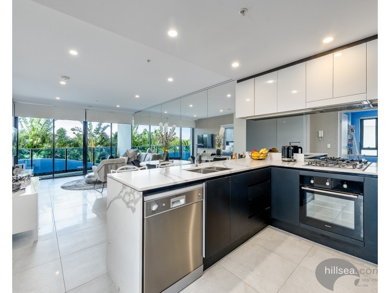 5207/5 Harbour Side Court, Biggera Waters QLD 4216